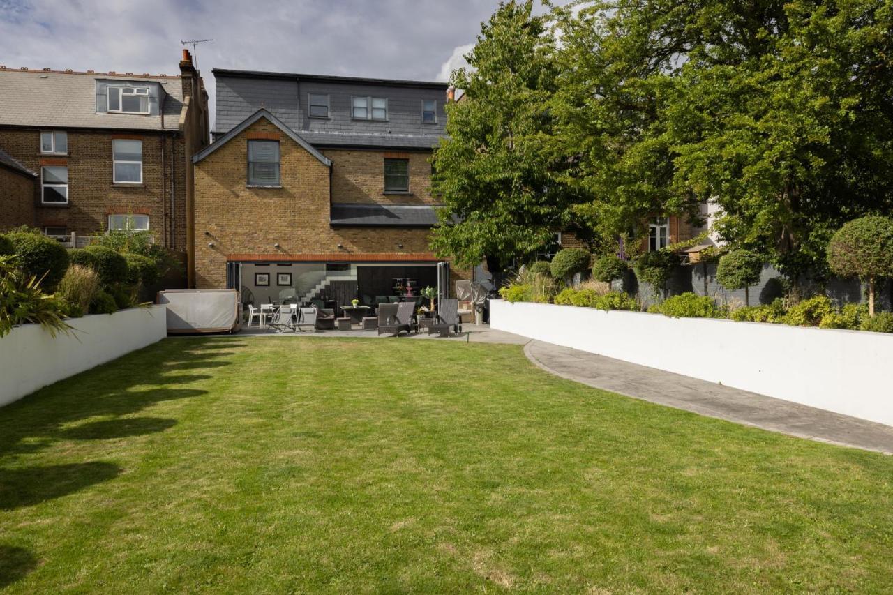 Dream House London With Gym, Cinema And Housekeeper Villa Ealing Exterior photo